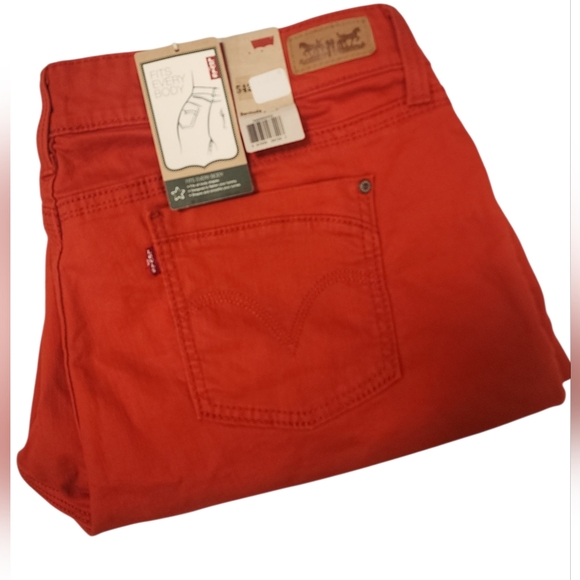 NWT Levi’s Plus Size Red Denim Shorts - Picture 2 of 6